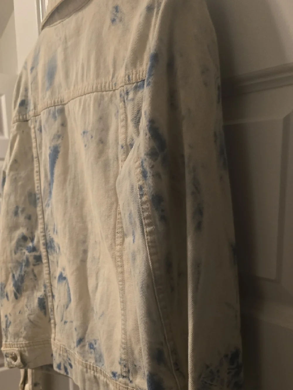 Free People Bleached Tie Dye Denim Jacket in Cream and Blue NWT - Picture 4 of 5